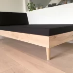 Vi har lavet ramme til daybed. Kunde har selv skaffet hynde ved møbel polstret. Vi har desuden lavet gulv med gulvvarme og troldtekt lofter der sider i 1/3 forbandt